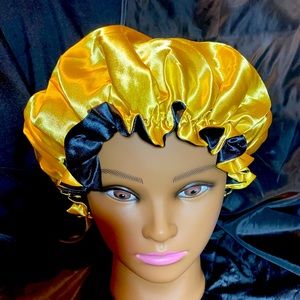 Silk reversible bonnet